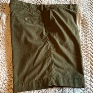 Men’s Tommy Bahama Shorts 38” Great condition. Olive color 8.5 inseam